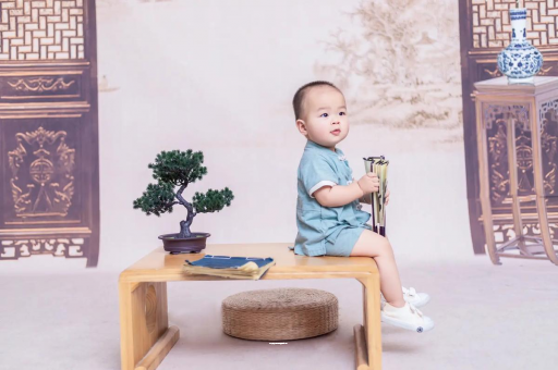 黔西孕妇肚子上的黑线